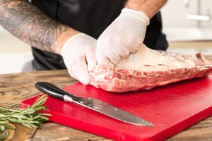 How to Select a Meat-Cutting Knife for Heavy-Duty Use